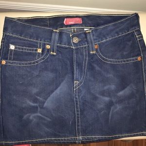 Levi’s jean mini skirt size medium